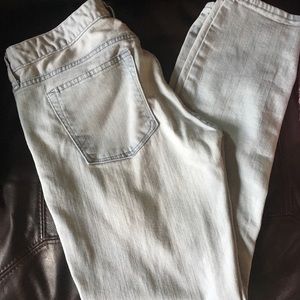Cropped Skinny light wash Gap jeans